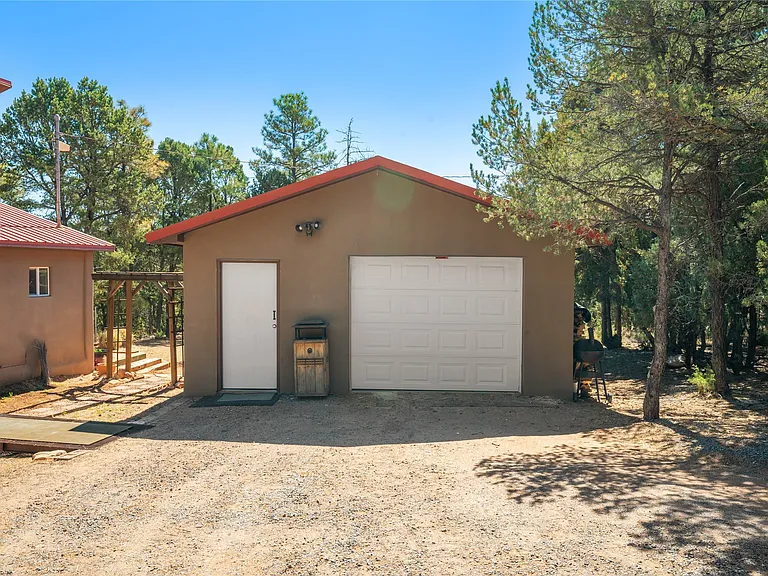 A Pine-Shaded Home With Rowe Mesa Views on 5 Private Acres