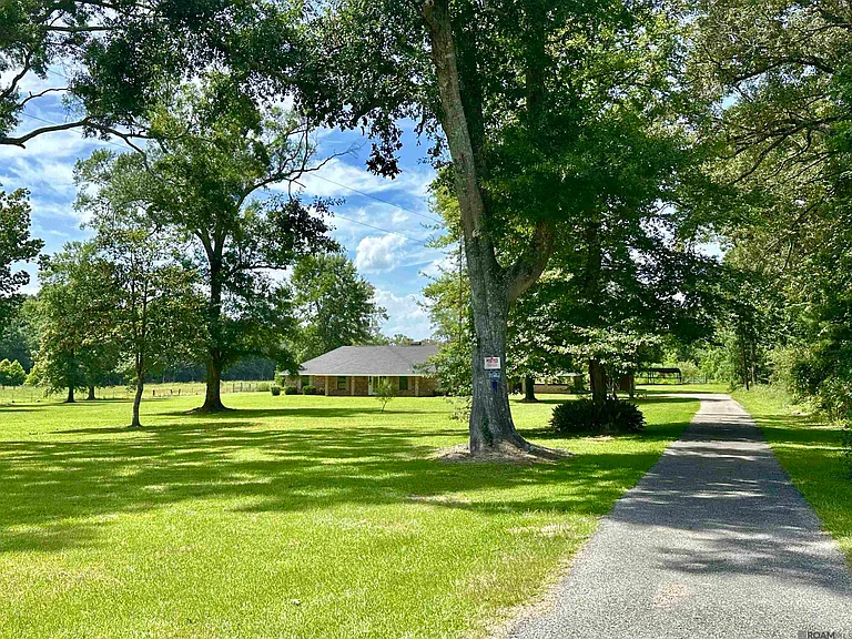 A Fully Remodeled Farmhouse on 11.8 Evangeline Parish Acres