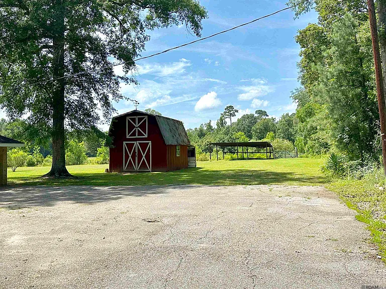 A Fully Remodeled Farmhouse on 11.8 Evangeline Parish Acres