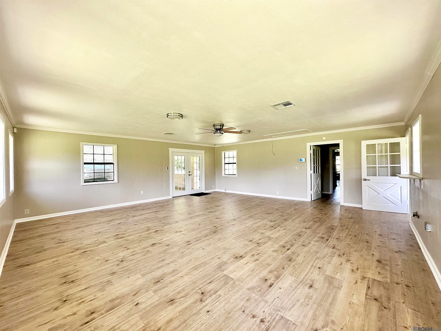 A Fully Remodeled Farmhouse on 11.8 Evangeline Parish Acres