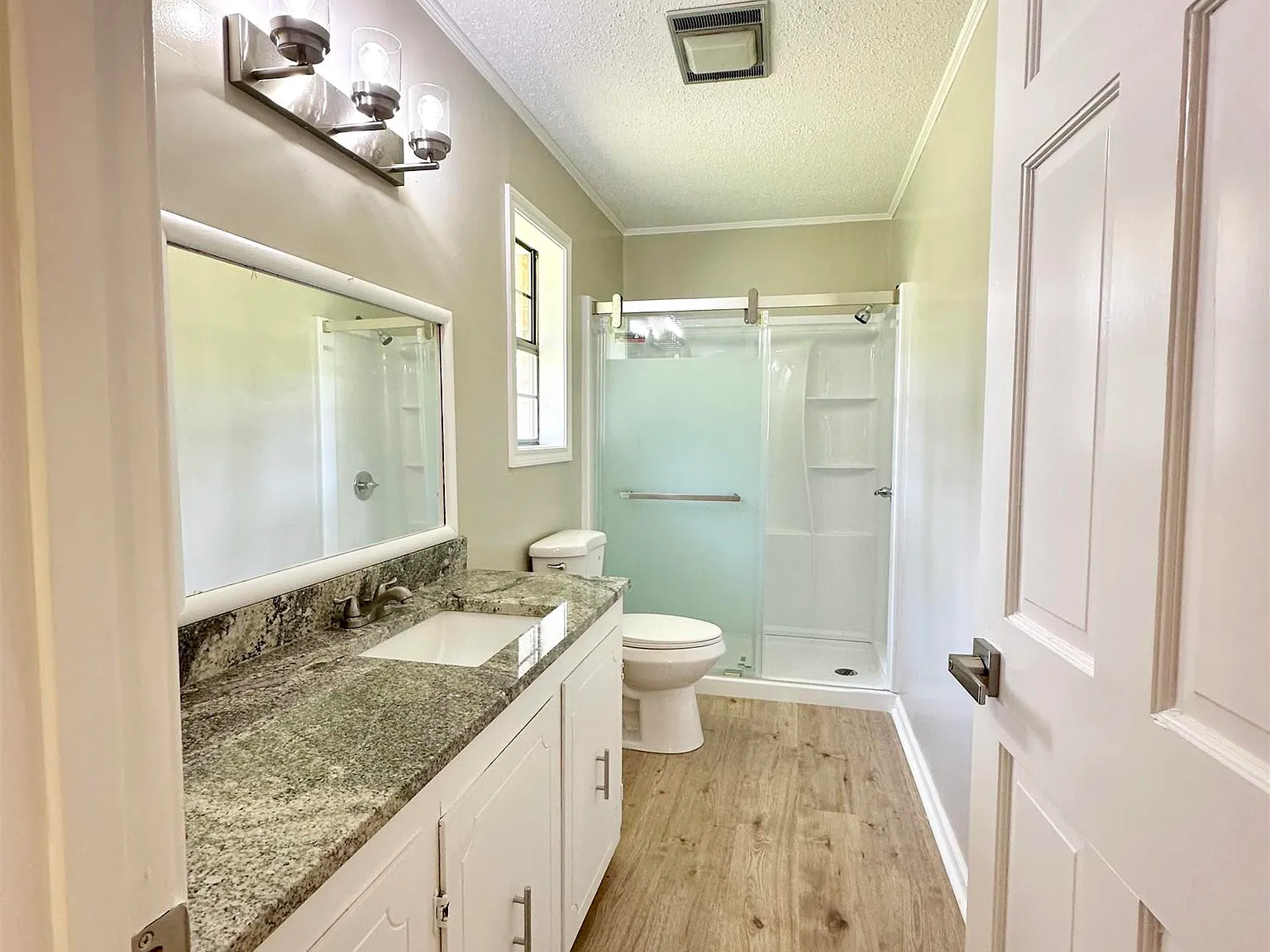 A Fully Remodeled Farmhouse on 11.8 Evangeline Parish Acres
