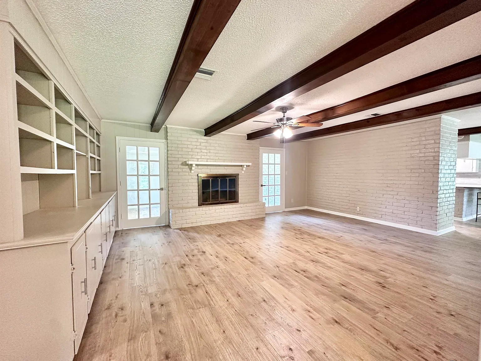 A Fully Remodeled Farmhouse on 11.8 Evangeline Parish Acres