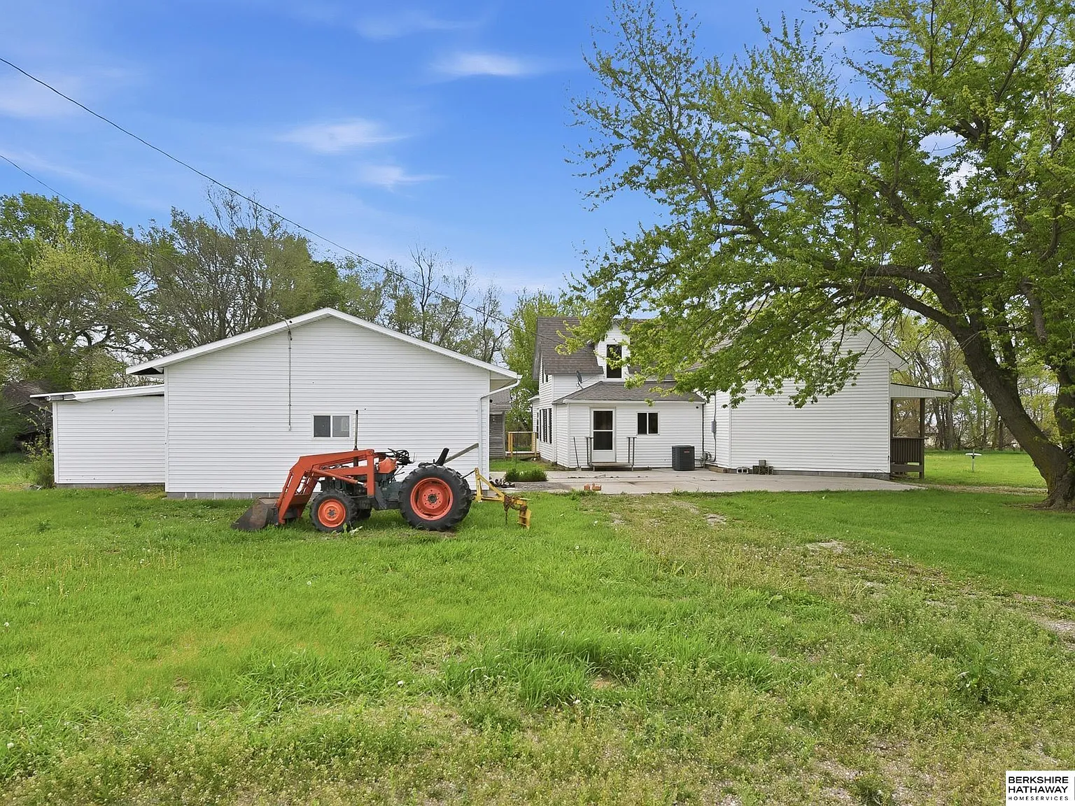 A 2019 Machine Shed and Fresh Mechanicals on 7.5 Acres