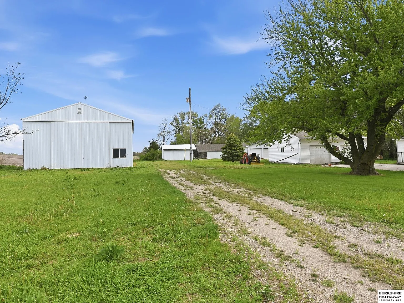 A 2019 Machine Shed and Fresh Mechanicals on 7.5 Acres