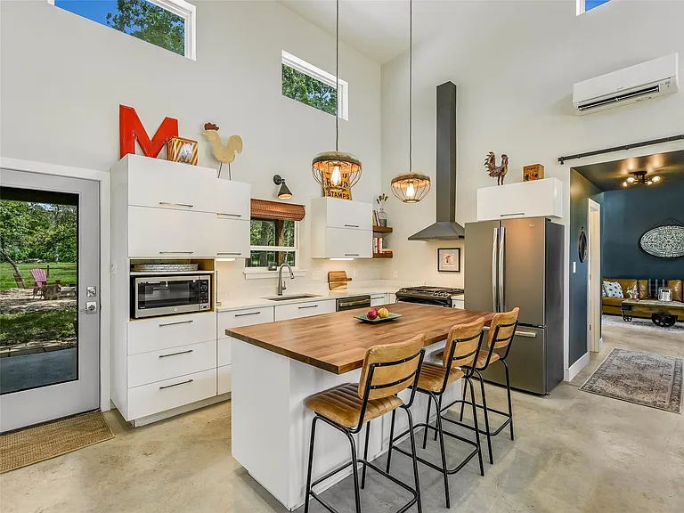 Silo Ranch: Modern Farmhouse with Converted Grain Silo on 23 AG-Exempt Acres Near Austin