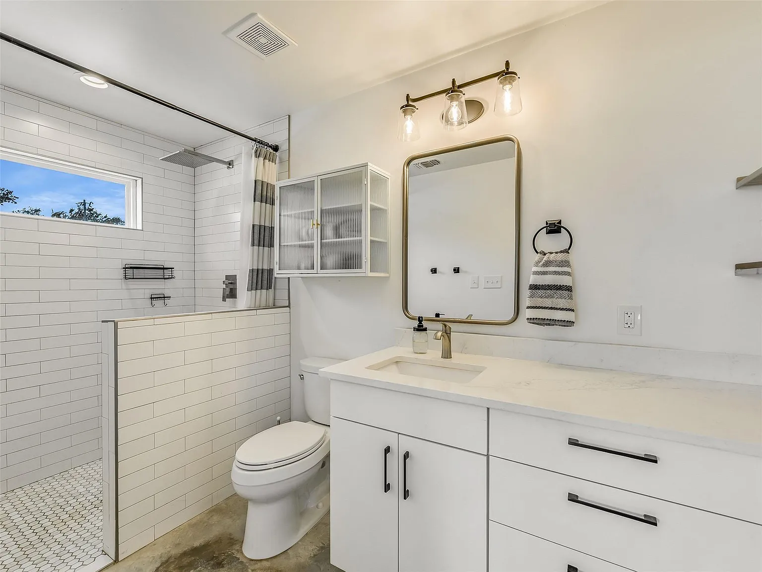 Silo Ranch: Modern Farmhouse with Converted Grain Silo on 23 AG-Exempt Acres Near Austin