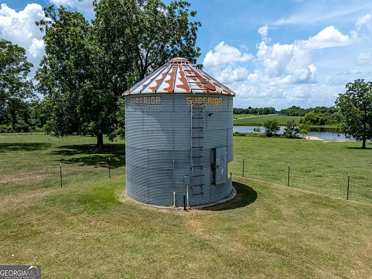 A Renovated Home on 32 Acres of Tift County Pasture