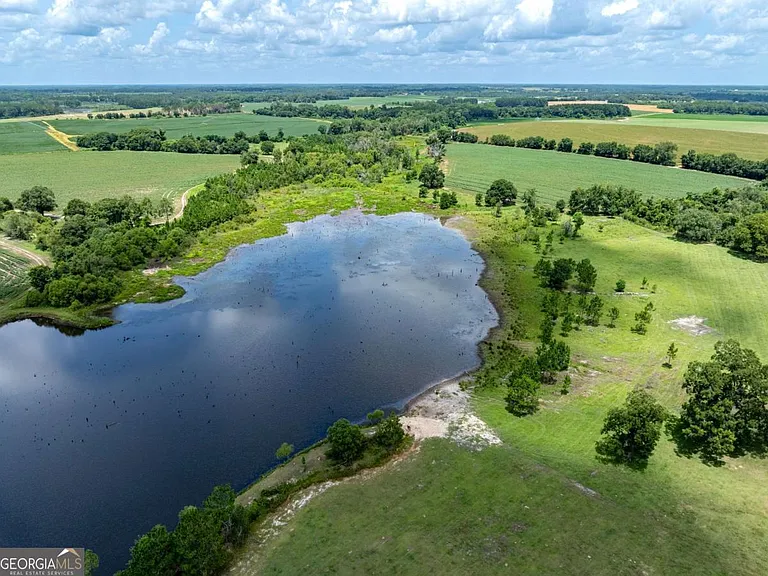 A Renovated Home on 32 Acres of Tift County Pasture