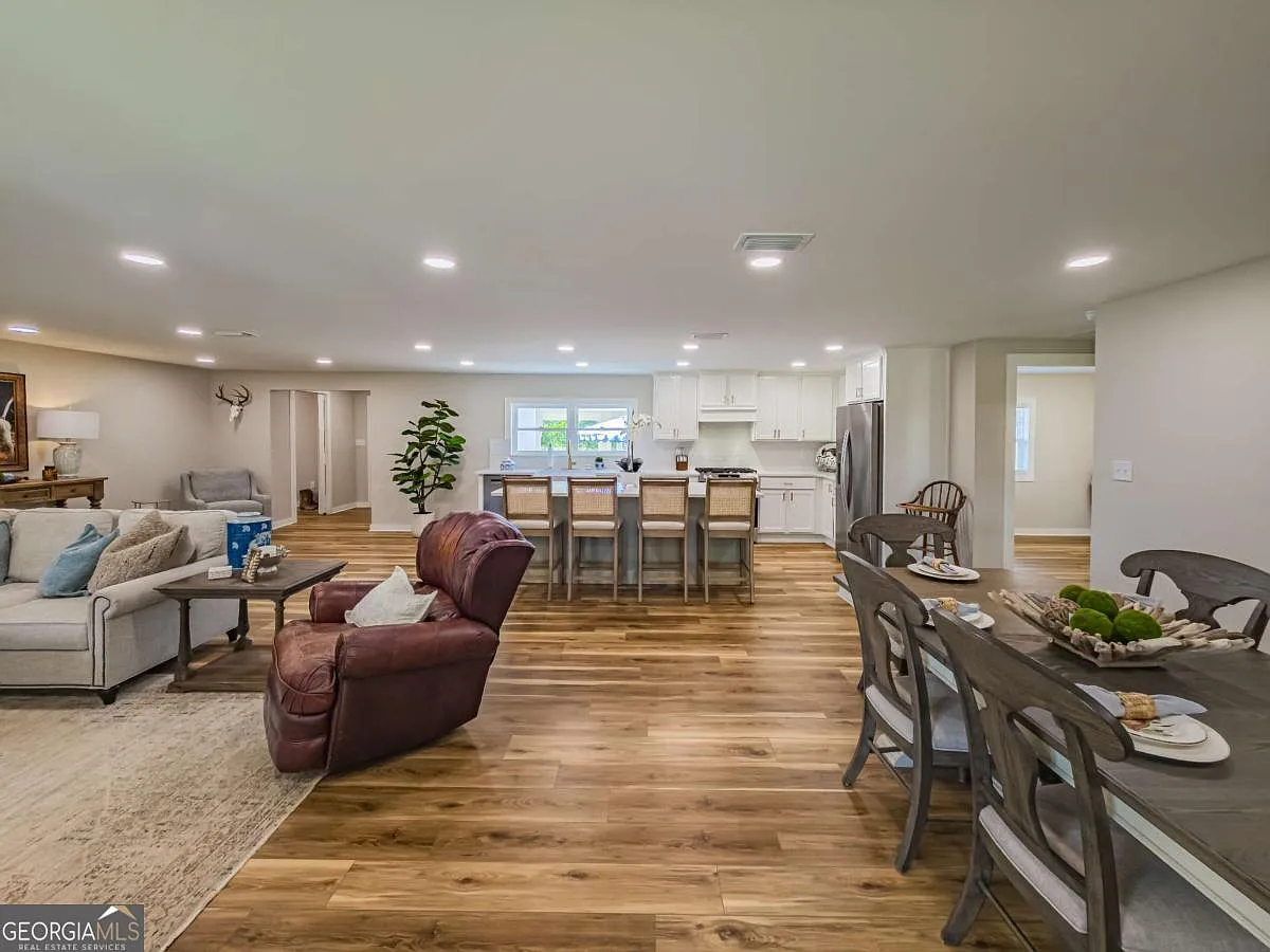 A Renovated Home on 32 Acres of Tift County Pasture