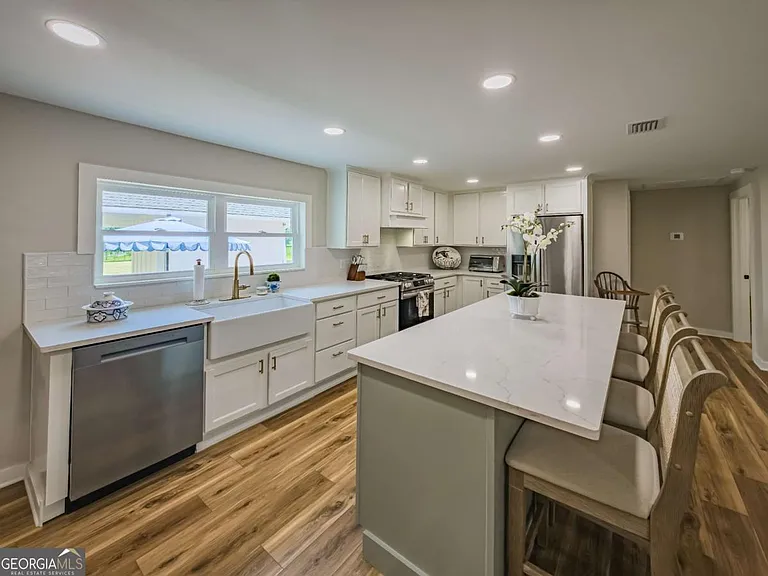 A Renovated Home on 32 Acres of Tift County Pasture