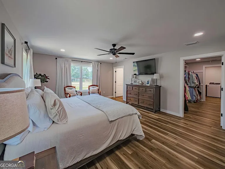 A Renovated Home on 32 Acres of Tift County Pasture