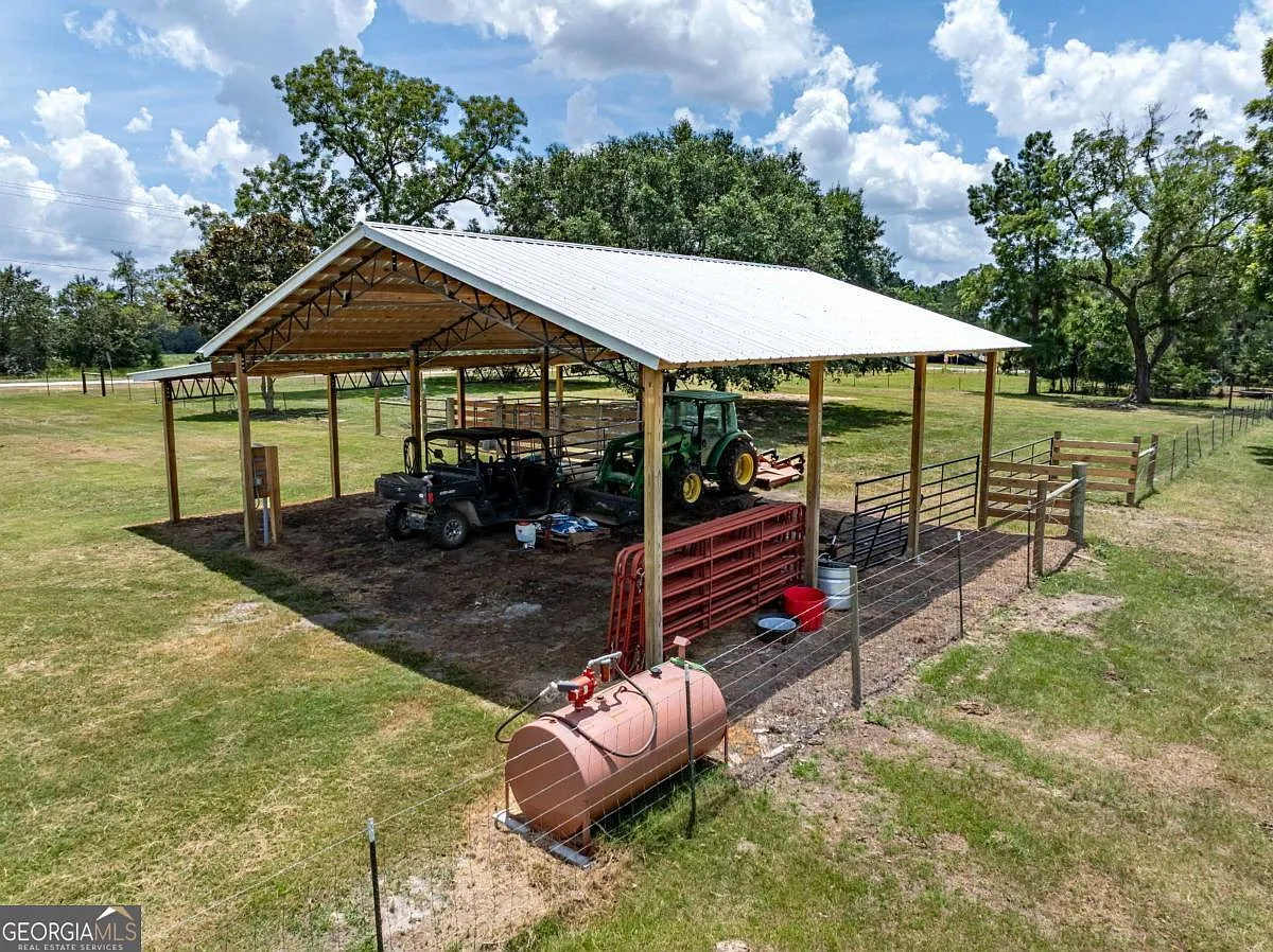 A Renovated Home on 32 Acres of Tift County Pasture