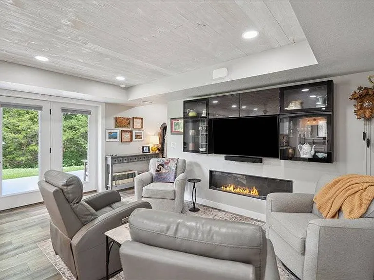 A Barndominium Lodge on Nearly 14 Acres by Sundown Lake