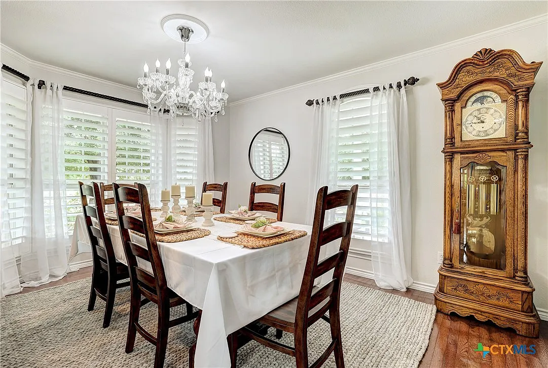 Wraparound Porch Farmhouse on 2 Unrestricted Acres Near Jarrell