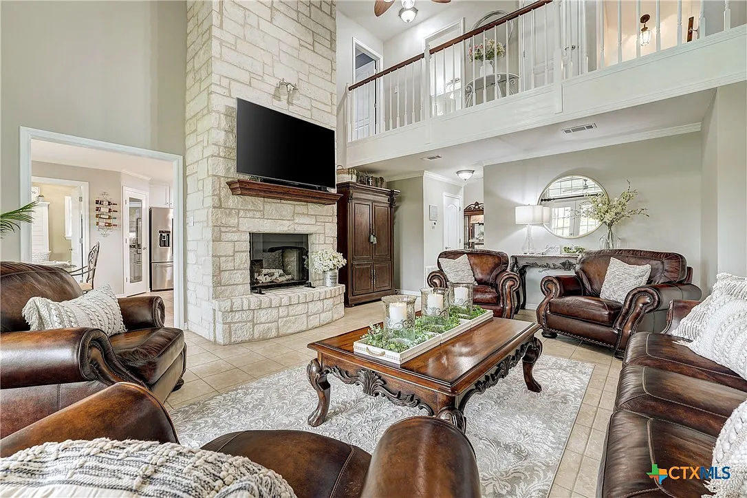 Wraparound Porch Farmhouse on 2 Unrestricted Acres Near Jarrell