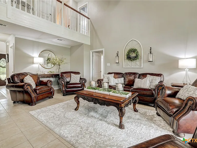 Wraparound Porch Farmhouse on 2 Unrestricted Acres Near Jarrell