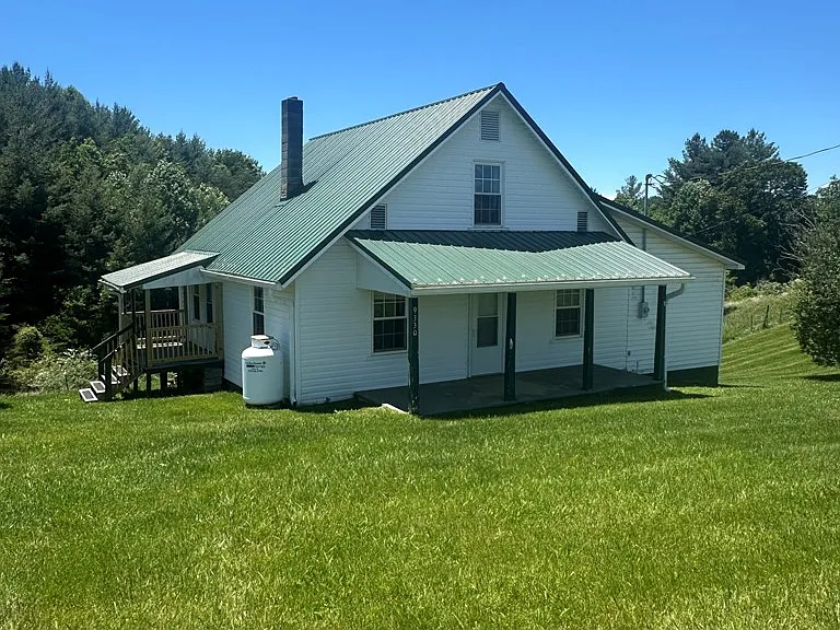 Cottage with Spring-Fed Pond and Fenced Field on 4.59 Acres Near the New River