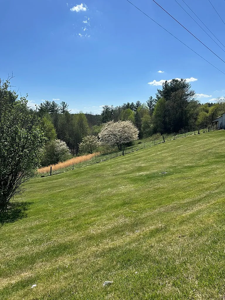 Cottage with Spring-Fed Pond and Fenced Field on 4.59 Acres Near the New River