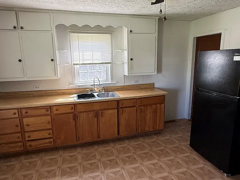 Cottage with Spring-Fed Pond and Fenced Field on 4.59 Acres Near the New River