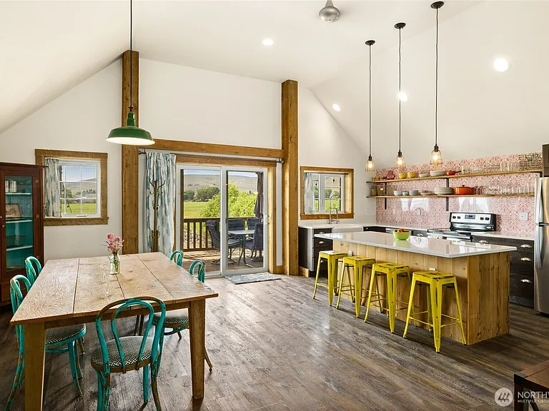 Renovated Barn Home on 3.75 Acres Near Ellensburg