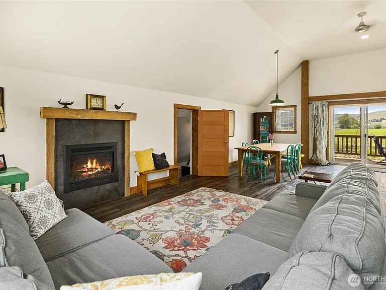 Renovated Barn Home on 3.75 Acres Near Ellensburg