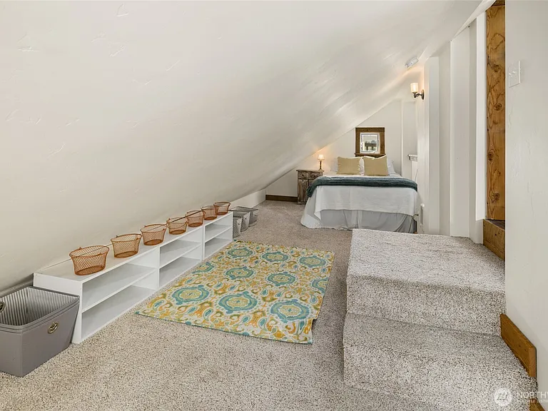 Renovated Barn Home on 3.75 Acres Near Ellensburg