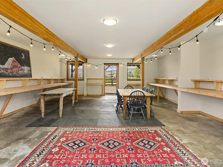 Renovated Barn Home on 3.75 Acres Near Ellensburg