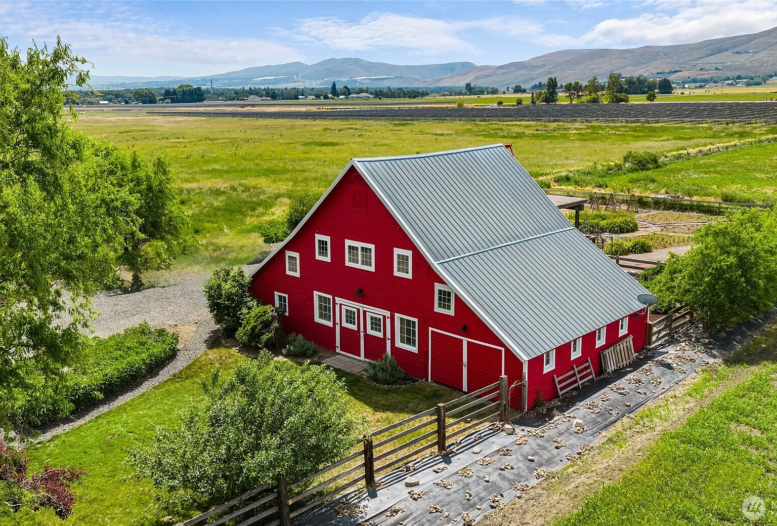 Renovated Barn Home on 3.75 Acres Near Ellensburg