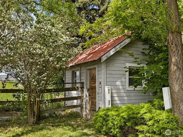Renovated Barn Home on 3.75 Acres Near Ellensburg
