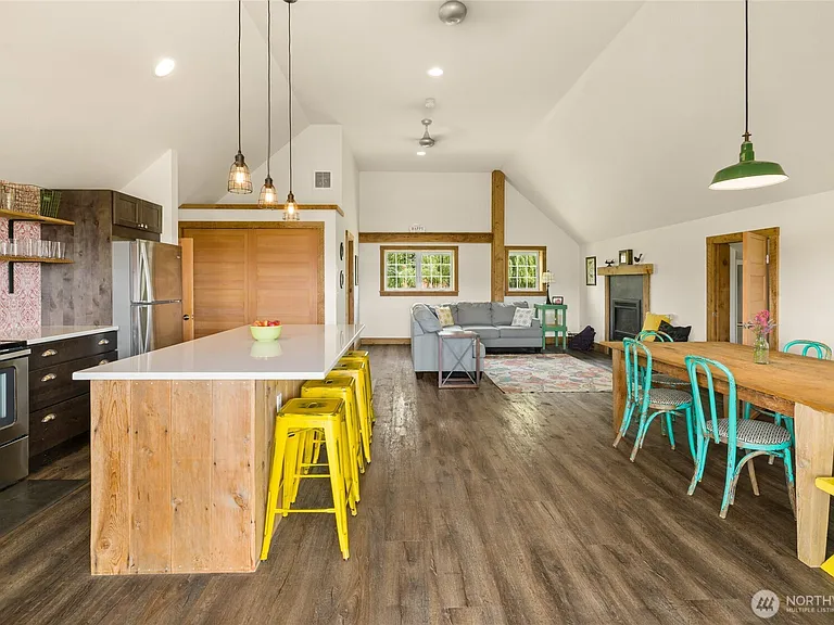 Renovated Barn Home on 3.75 Acres Near Ellensburg
