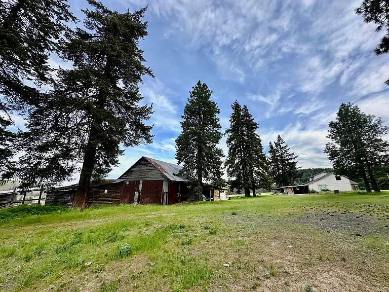 A Substantial Barn on 5 Acres Near the Yakima River