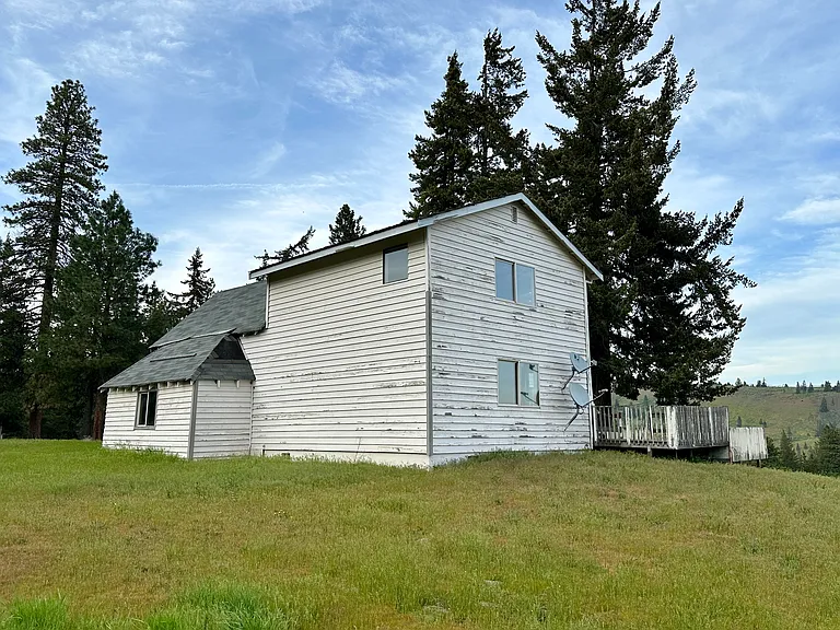 A Substantial Barn on 5 Acres Near the Yakima River