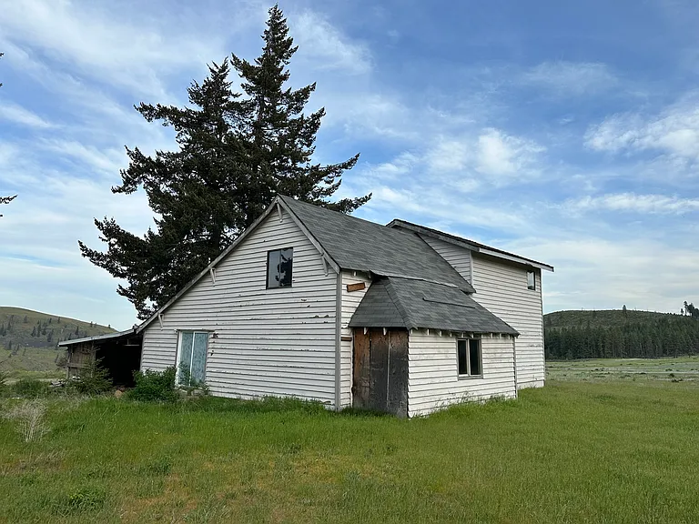 A Substantial Barn on 5 Acres Near the Yakima River