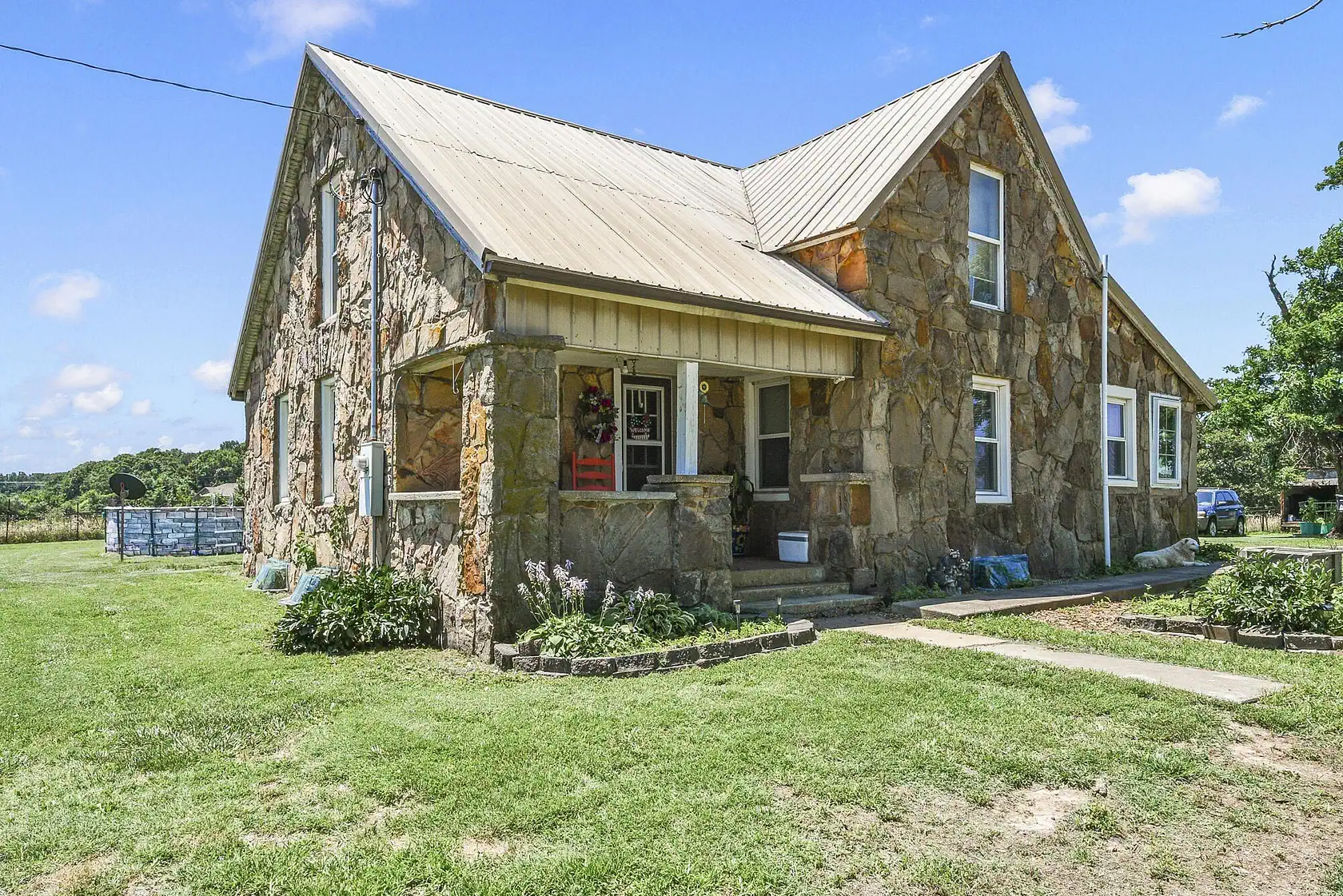 1931 Farmhouse on 15 Cattle-Fenced Acres Near Springfield
