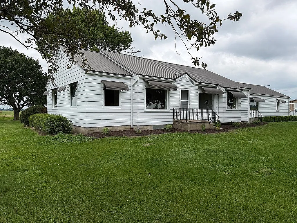 A Barn, a Granary, and a Workshop on 2 Rural Acres