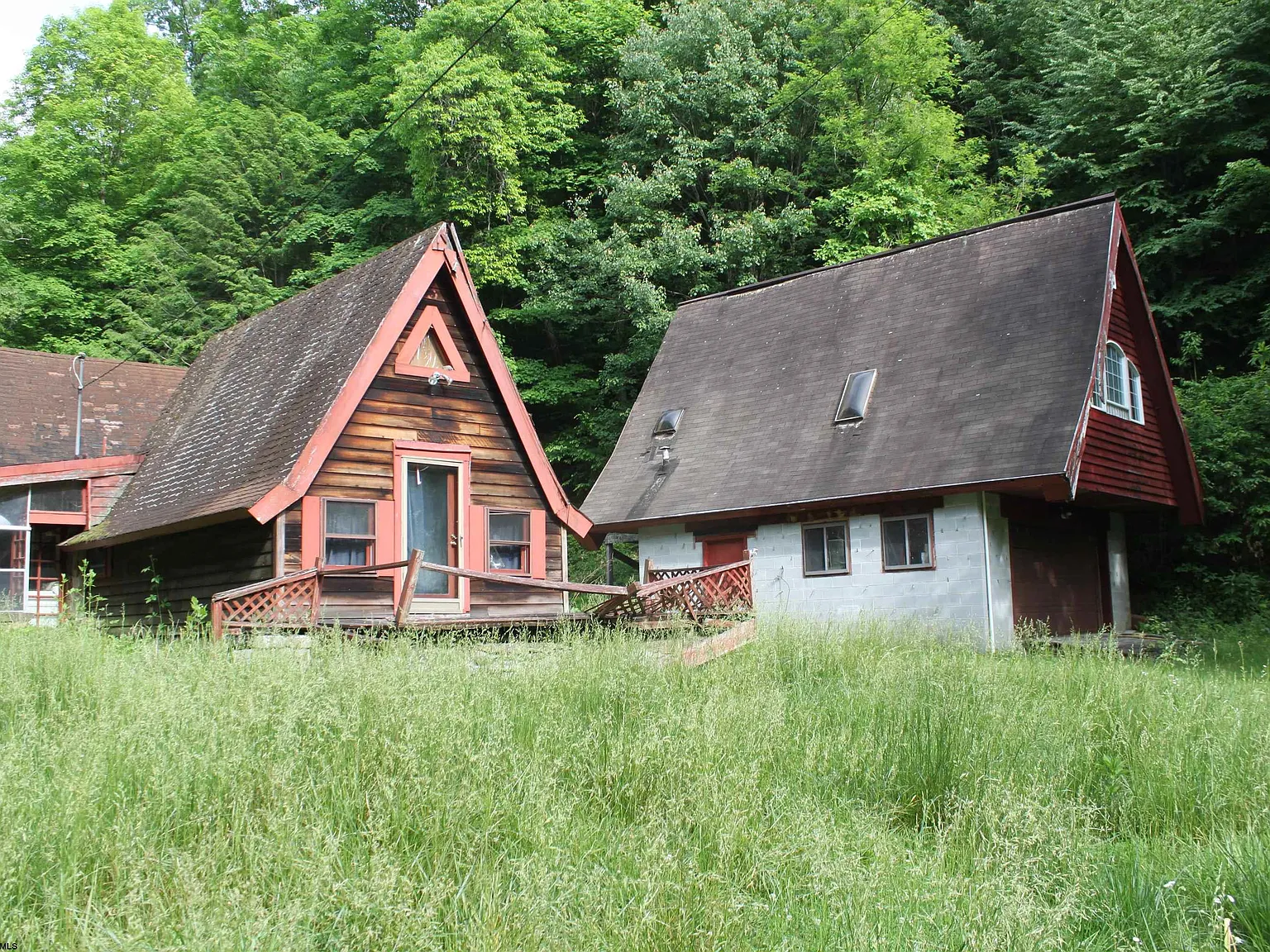 Fixer-Upper on 3.2 Creek-Front Acres in Hacker Valley
