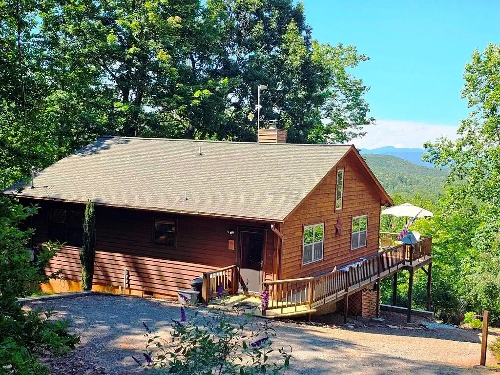 Mountain Cabin Retreat on 6.4 Acres Near Murphy