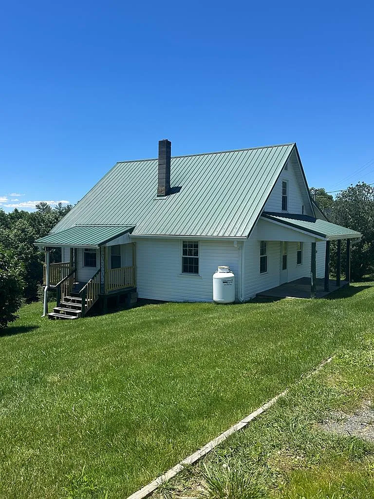 Cottage with Spring-Fed Pond and Fenced Field on 4.59 Acres Near the New River