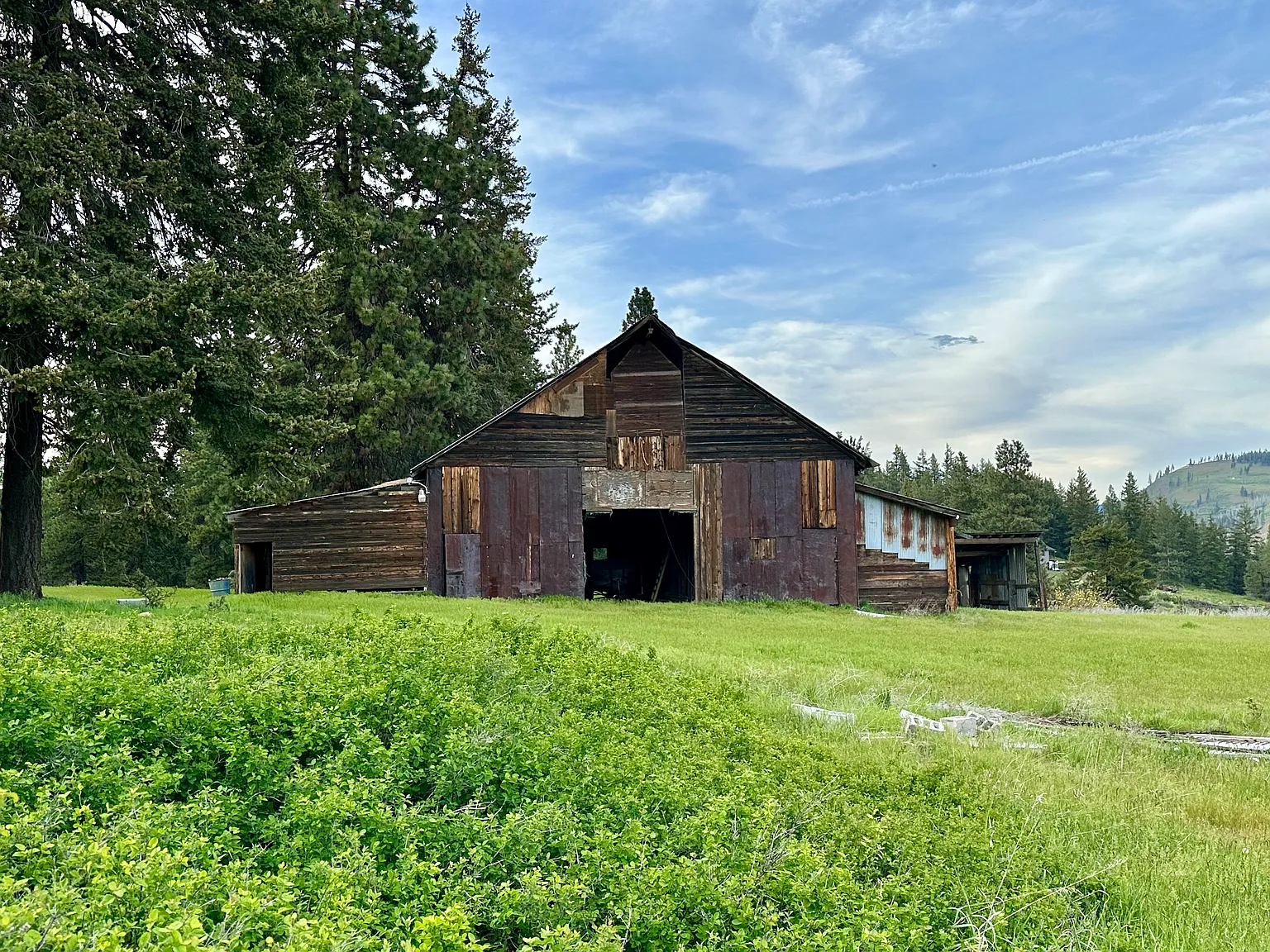 A Substantial Barn on 5 Acres Near the Yakima River